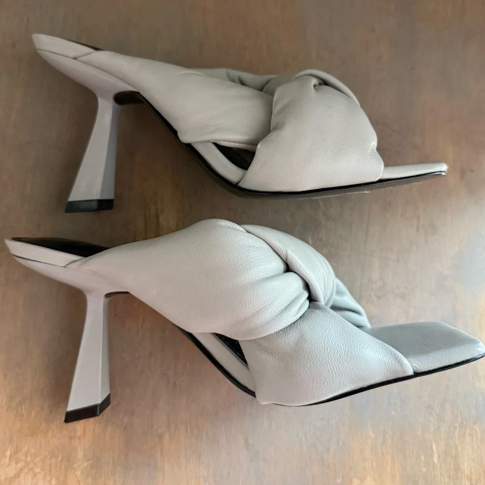 MARC FISHER Gray Dellian Chunky Knot Kitten Heel Leather Slip-on Sandal 7 NEW